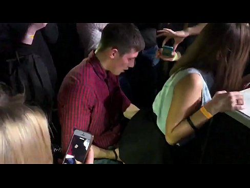 ❤️ Ubulili bangempela ku-nightclub yaseRussia. Intombazane yaseRussia eneminyaka engu-18 ubudala ingene endunu nasesithweni sangasese e-nightclub ☑  ku-zu.moresexmovies.ru ❤